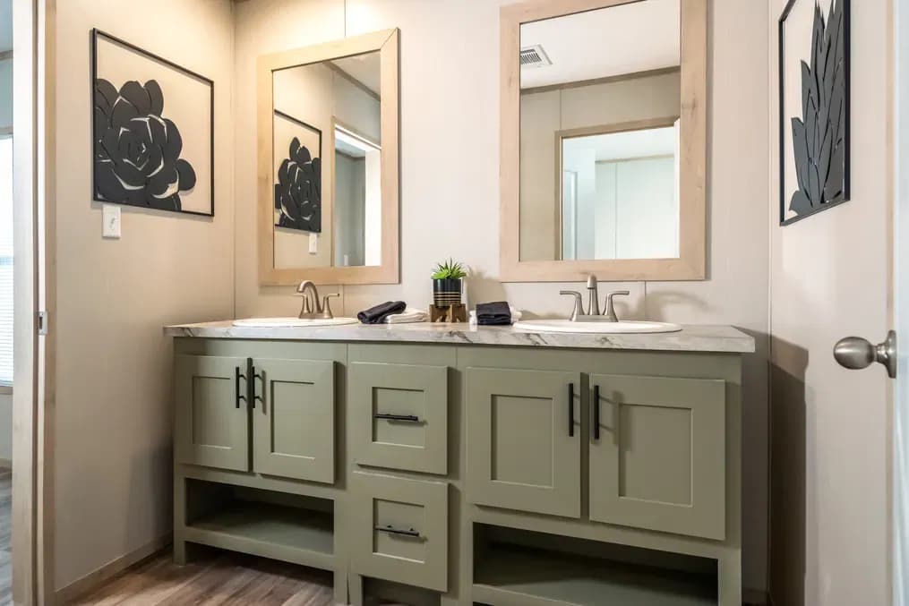 Rainier bathroom home features