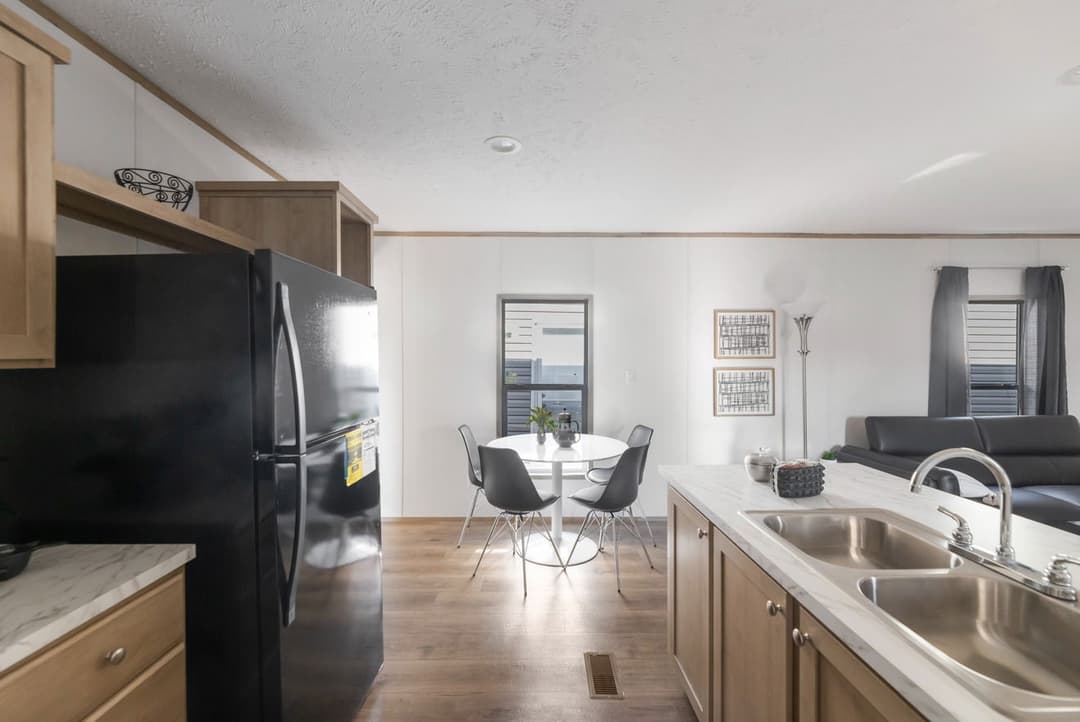 Phoenix 16763a kitchen home features