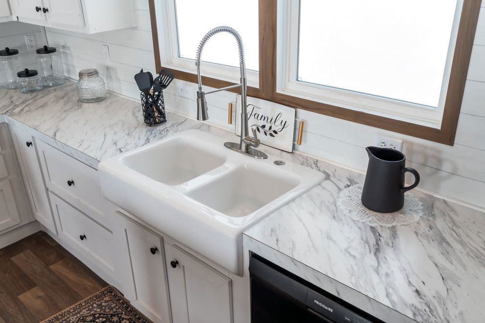 The farmhouse breeze 72 kitchen home features