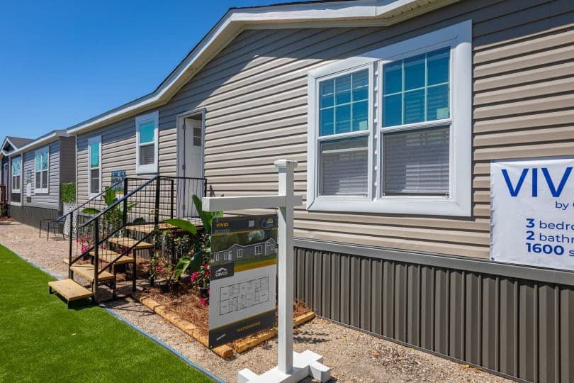 Vivid 28603n exterior home features