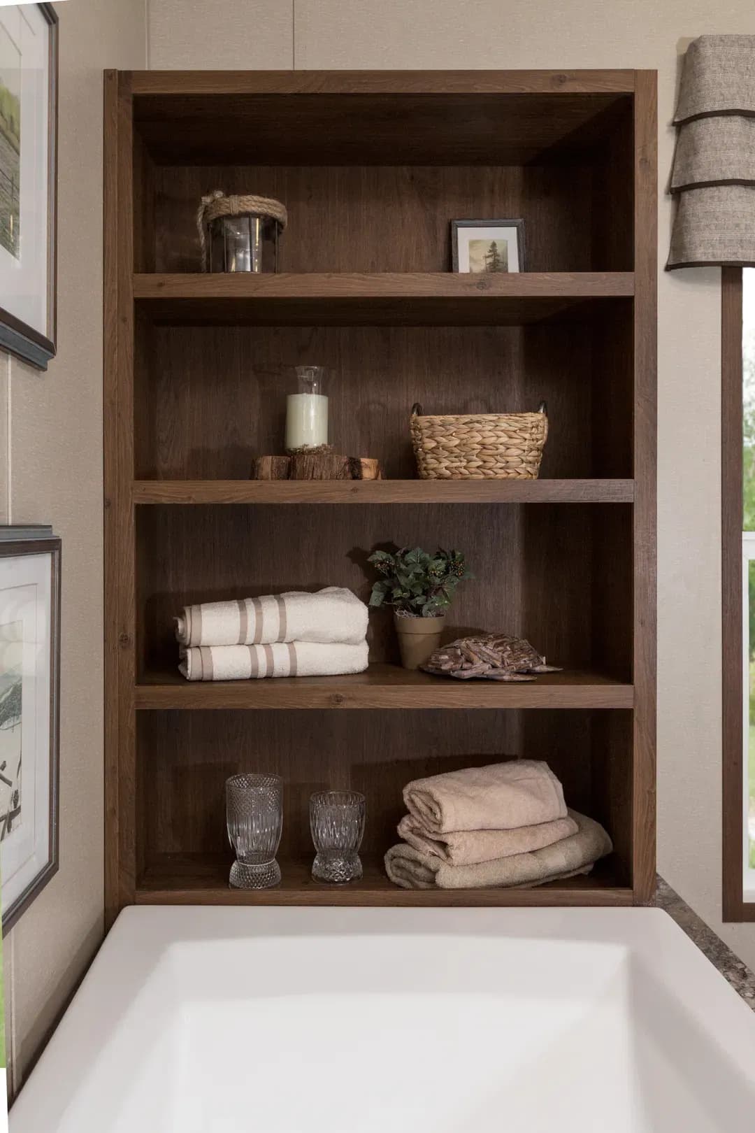 The bayside bathroom home features