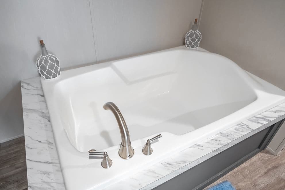 The eagle 60 bathroom home features