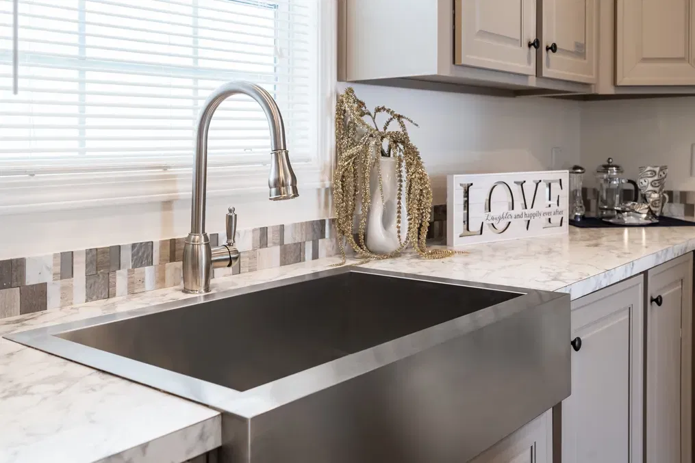 Park avenue kitchen home features