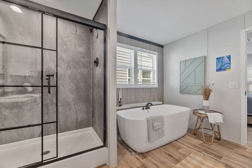 Vivid 28603n bathroom home features