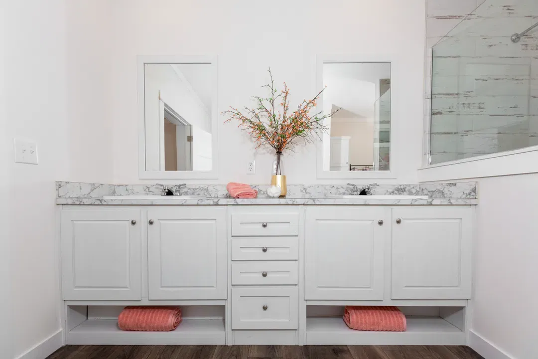 1439 carolina magnolia bathroom home features