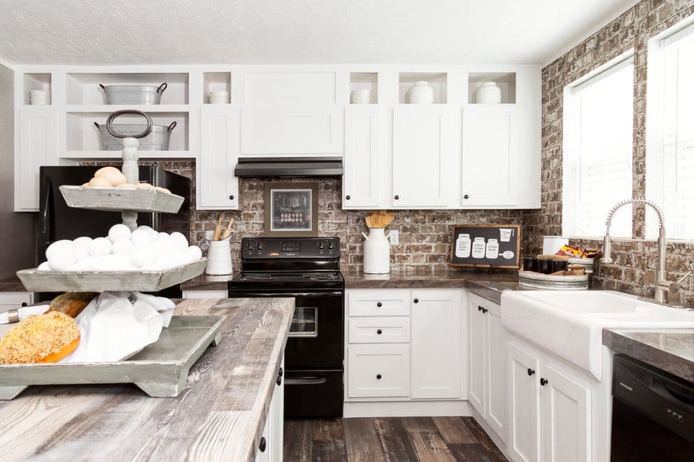 Tradition 76c kitchen home features