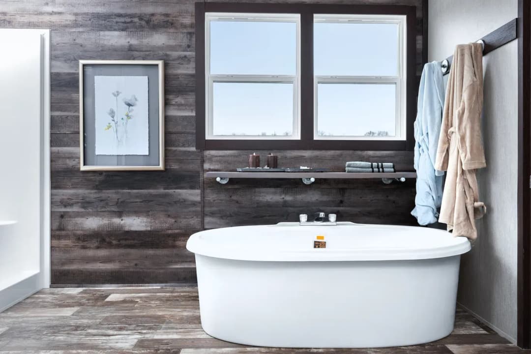 The shoreline bathroom home features