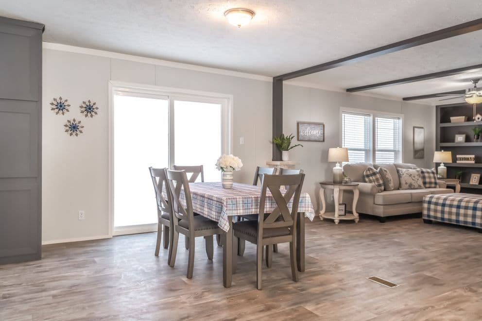 The fusion 32b interior home features