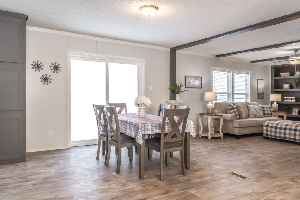 The fusion 32b interior home features