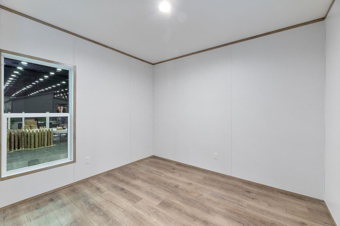 Augusta 16562a bedroom home features