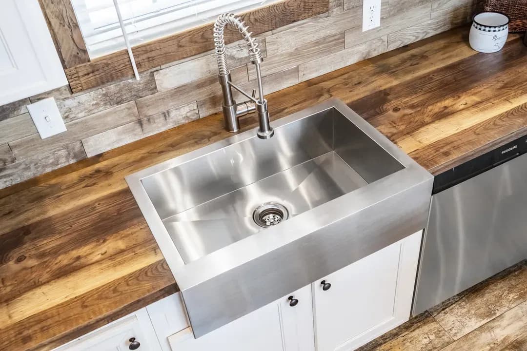 The bobby jo kitchen home features