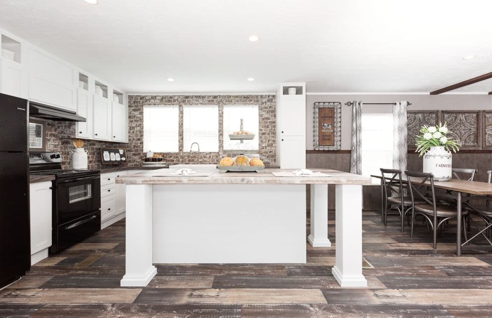 Tradition 76c kitchen home features