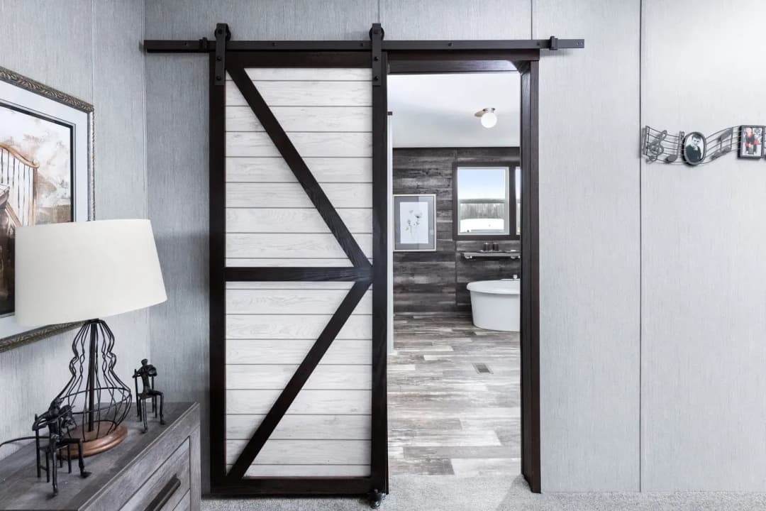 The shoreline interior home features