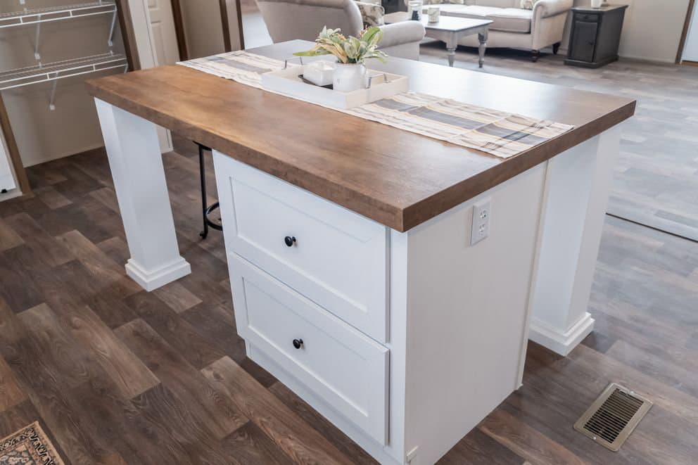 The farmhouse breeze 72 kitchen home features