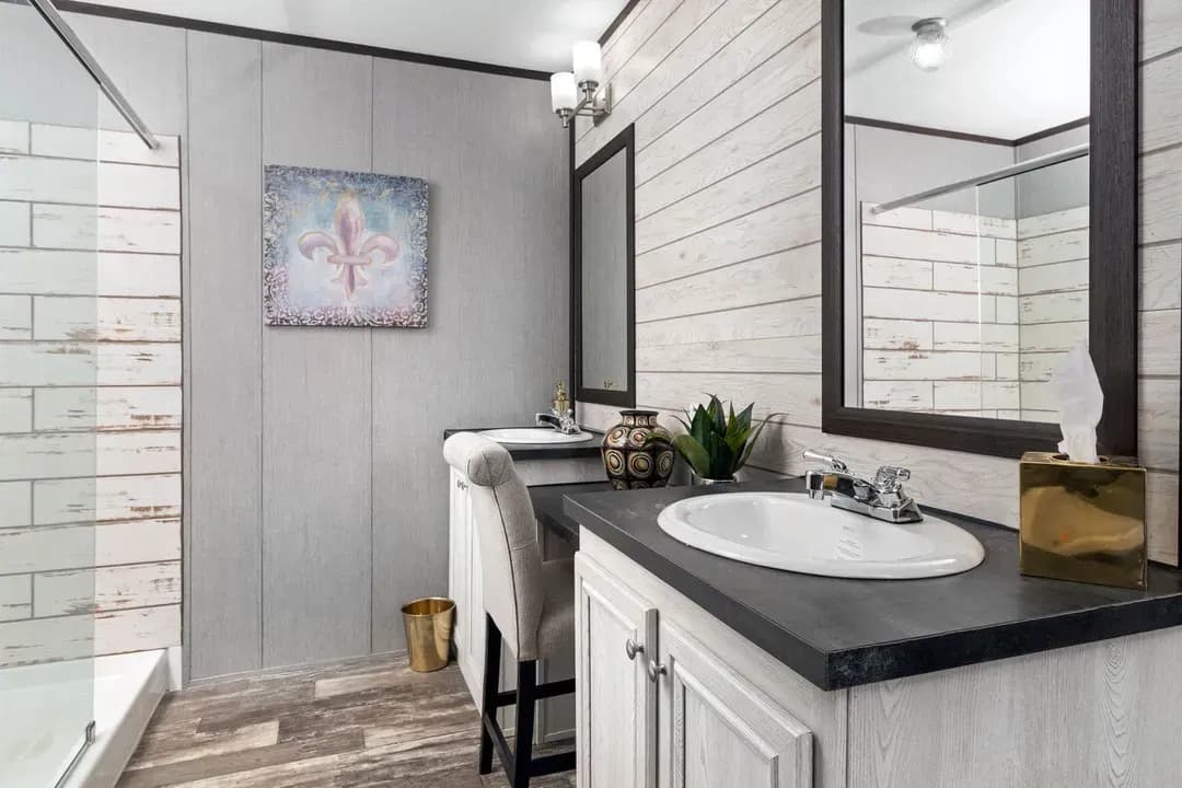 The seaside 3 bathroom home features