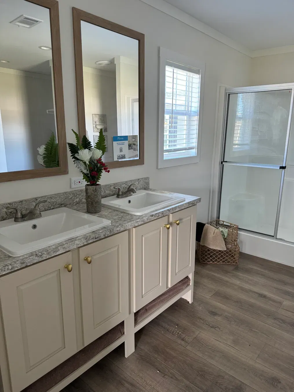 2001 let it be bathroom home features