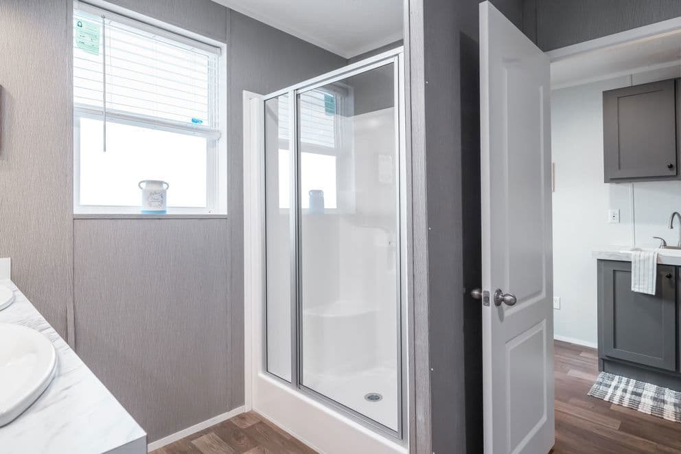 Tradition 3268b bathroom home features