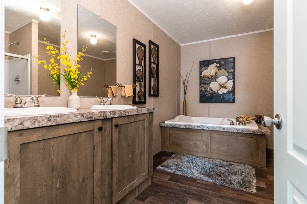 The eagle 52 bathroom home features