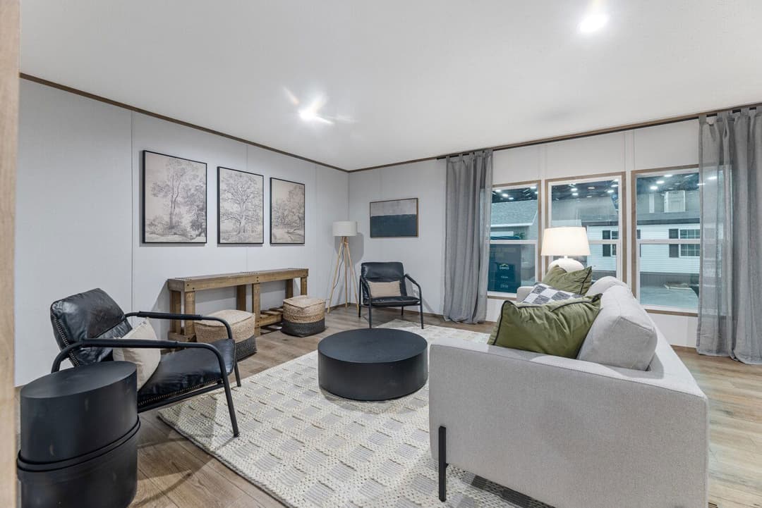 Phoenix 32563a interior home features