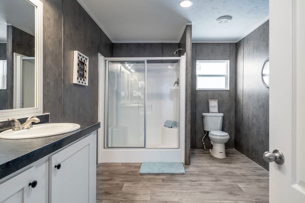 Tradition 52b bathroom home features