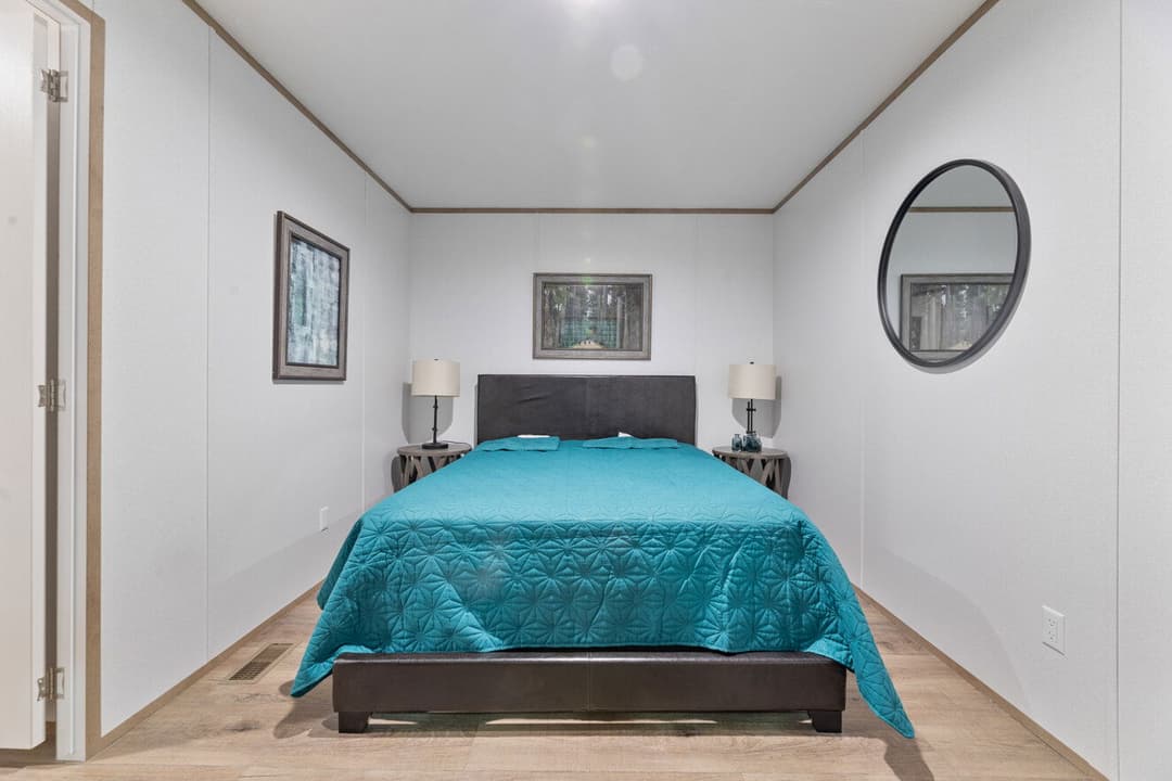 Augusta 16562a bedroom home features