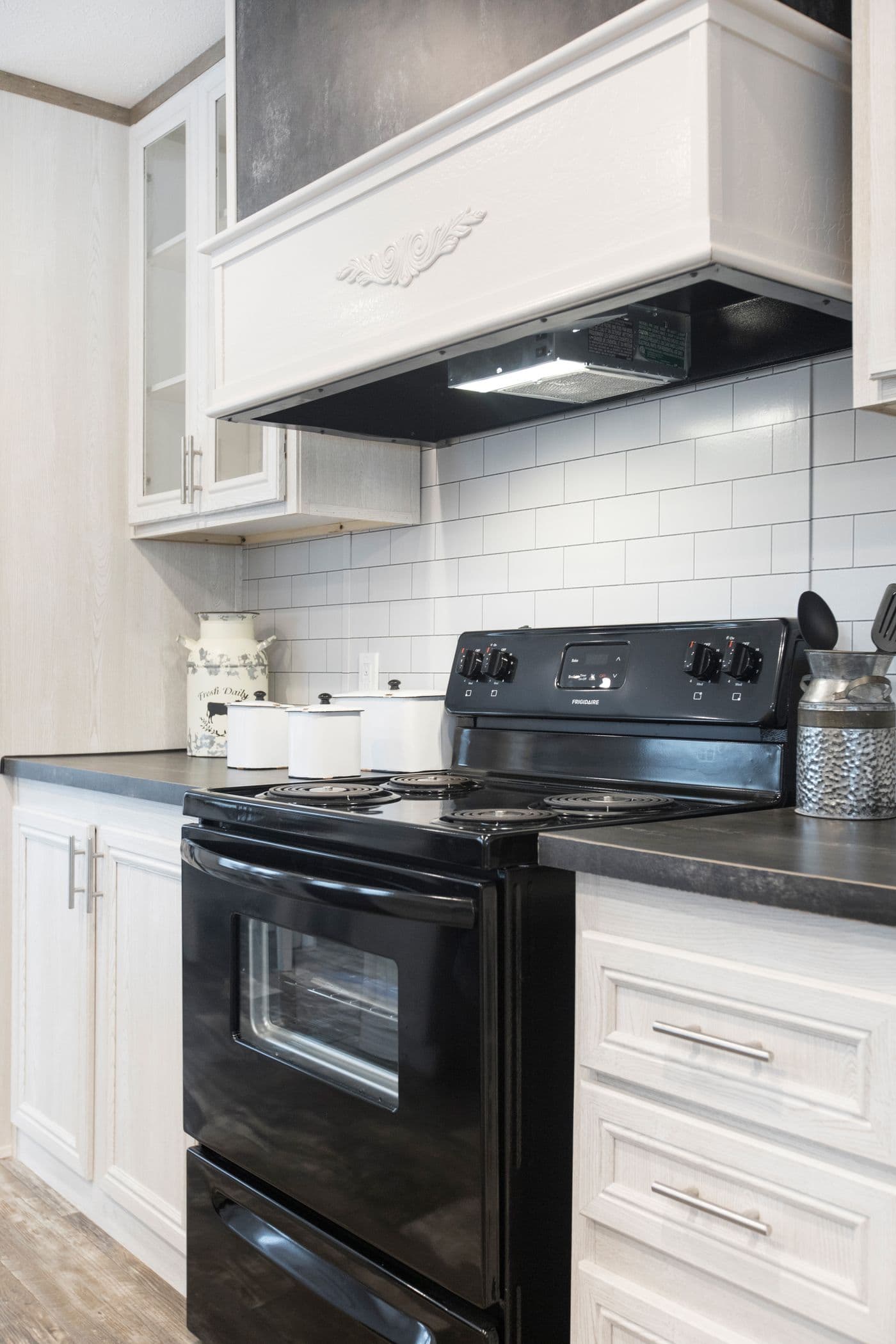 The southern farmhouse kitchen home features