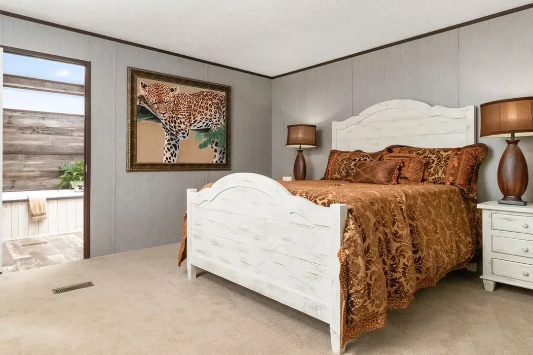 The seaside 2 bedroom home features