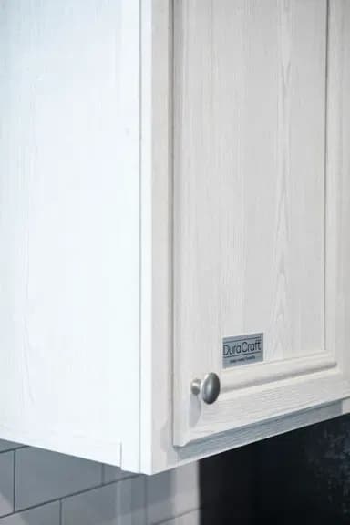 The seaside kitchen home features