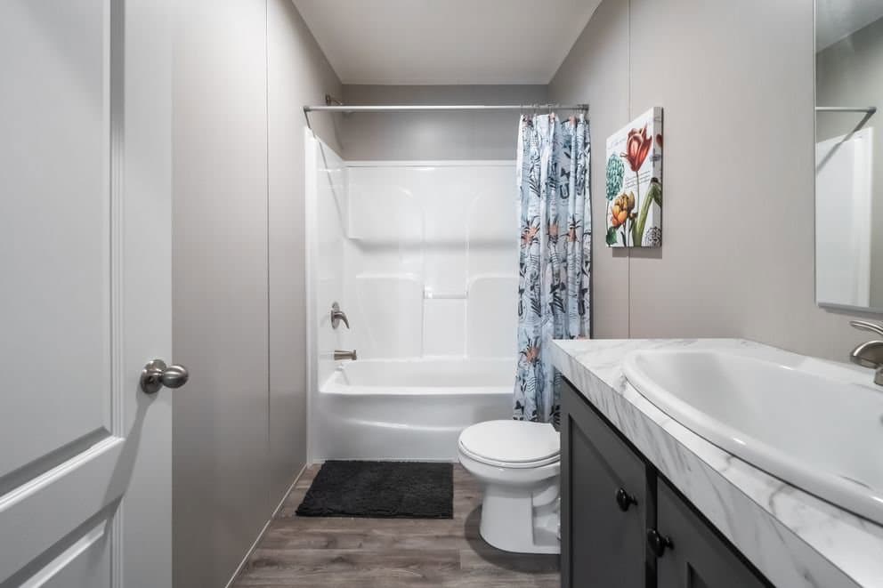 The eagle 60 bathroom home features