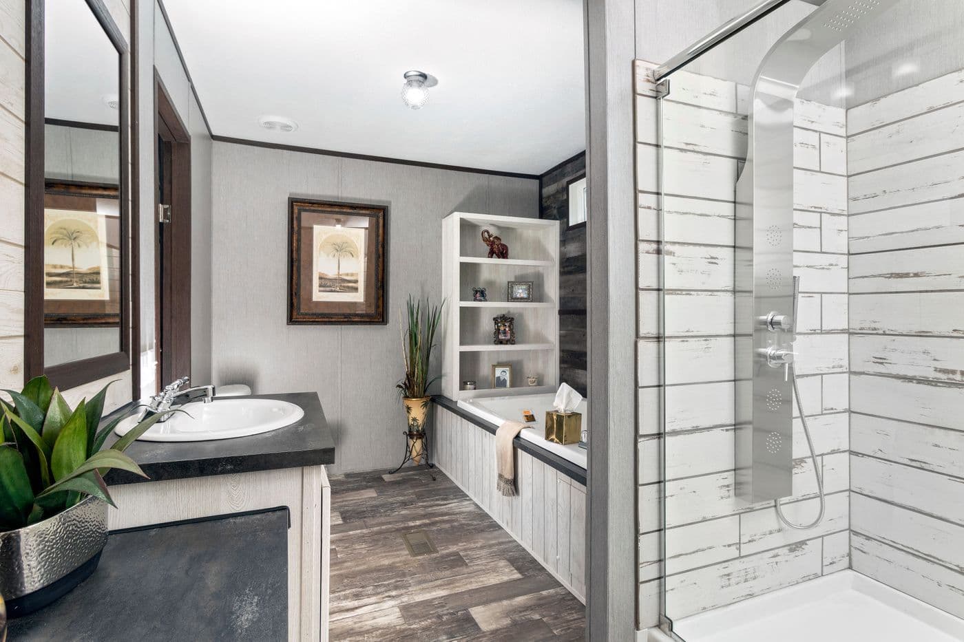 The seaside bathroom home features