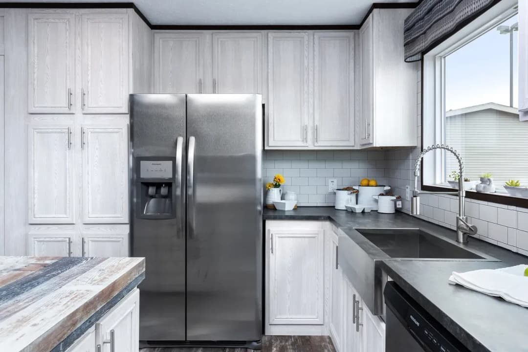 The shoreline kitchen home features