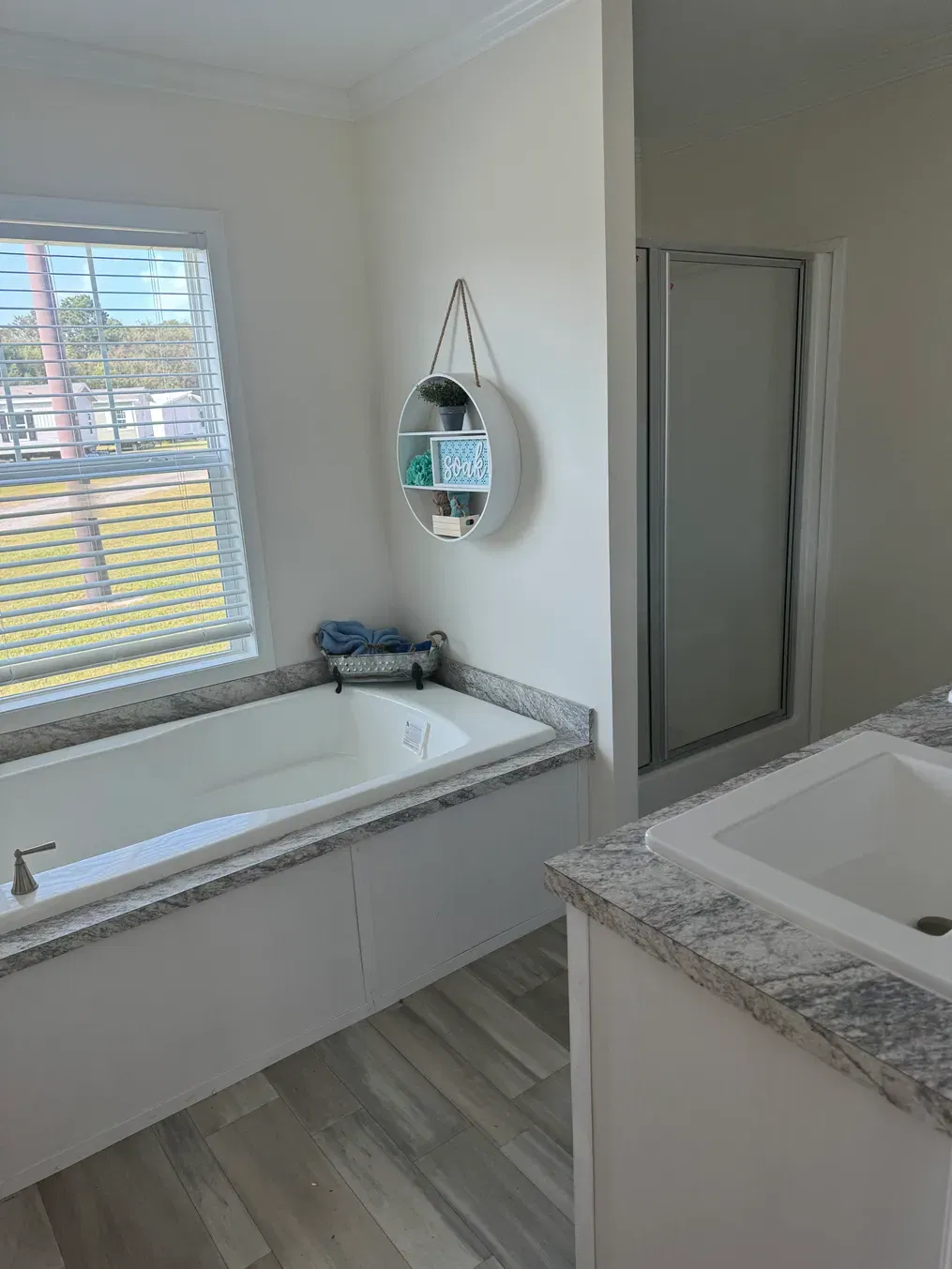 Cool breeze bathroom home features