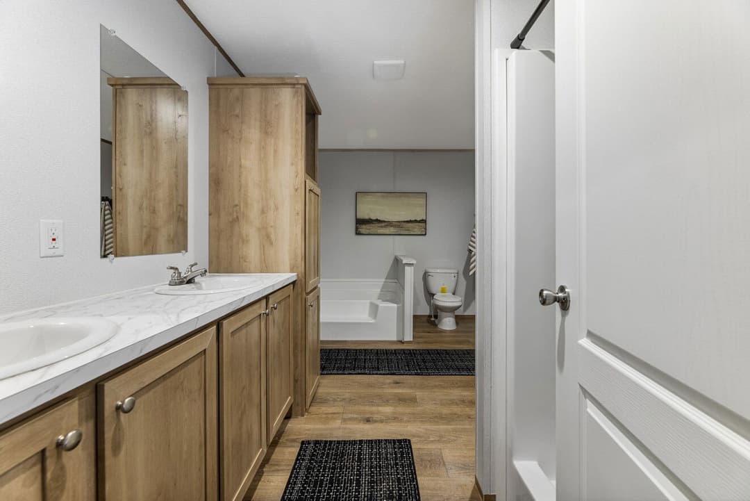 Phoenix 32563a bathroom home features