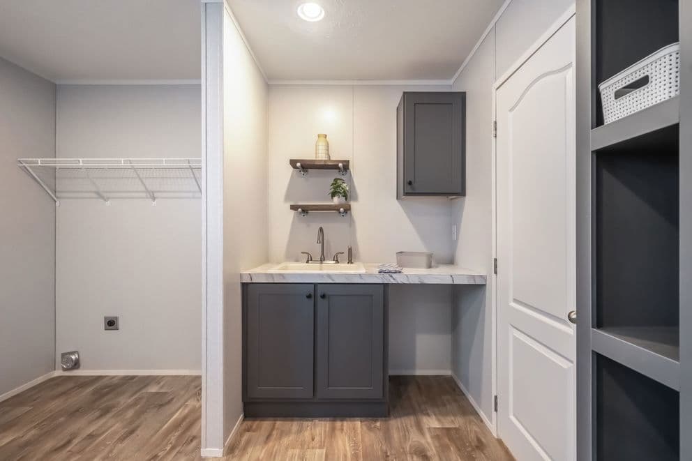 The fusion 32b interior home features