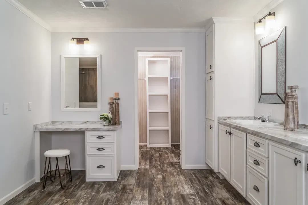 The leahy bathroom home features