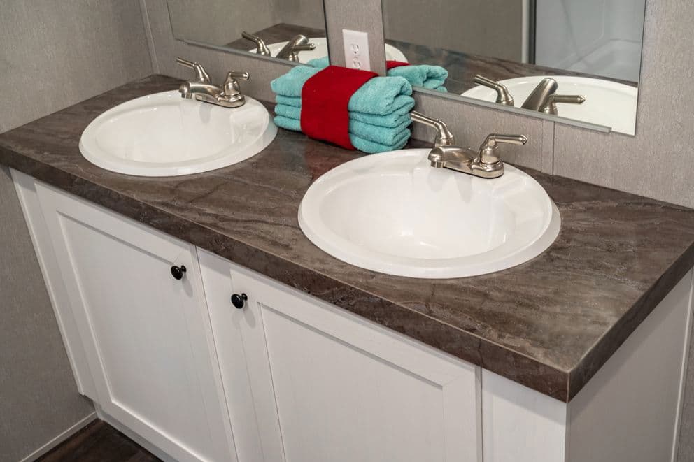 The eagle 76 bathroom home features