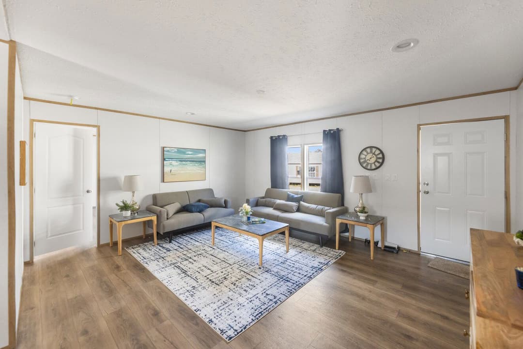 Phoenix 32563a interior home features