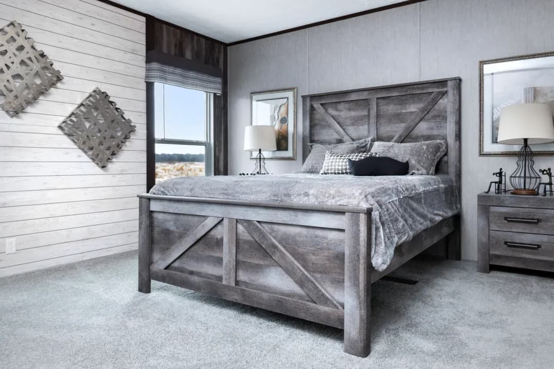 The shoreline bedroom home features