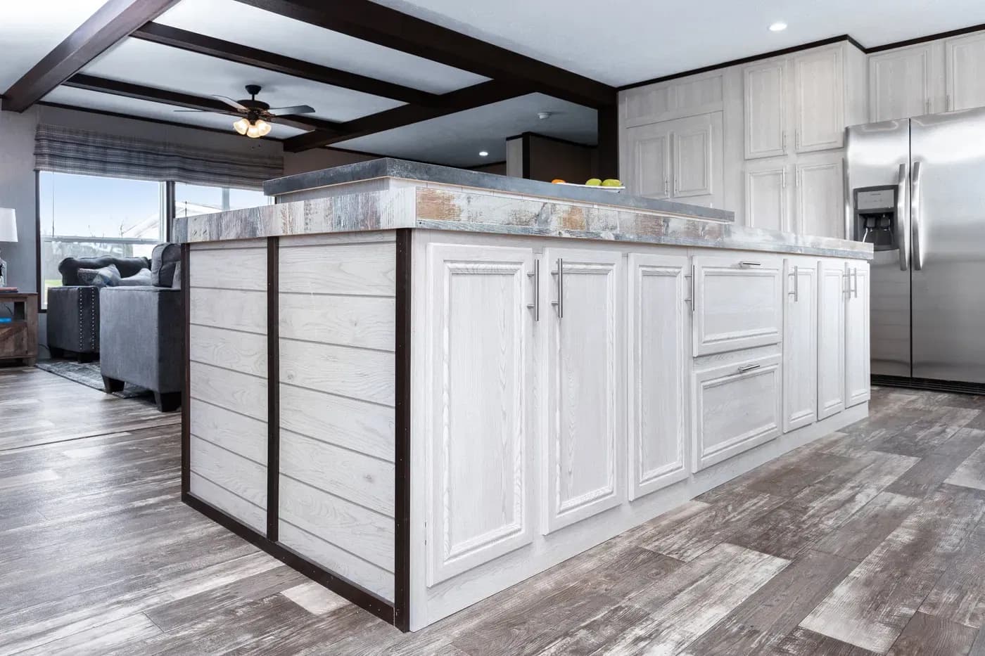 The shoreline kitchen home features