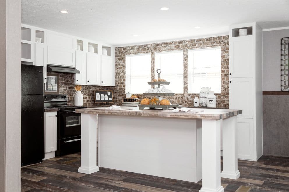 Tradition 76c kitchen home features