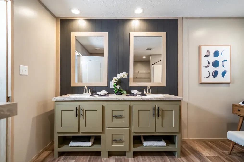 Rainier bathroom home features