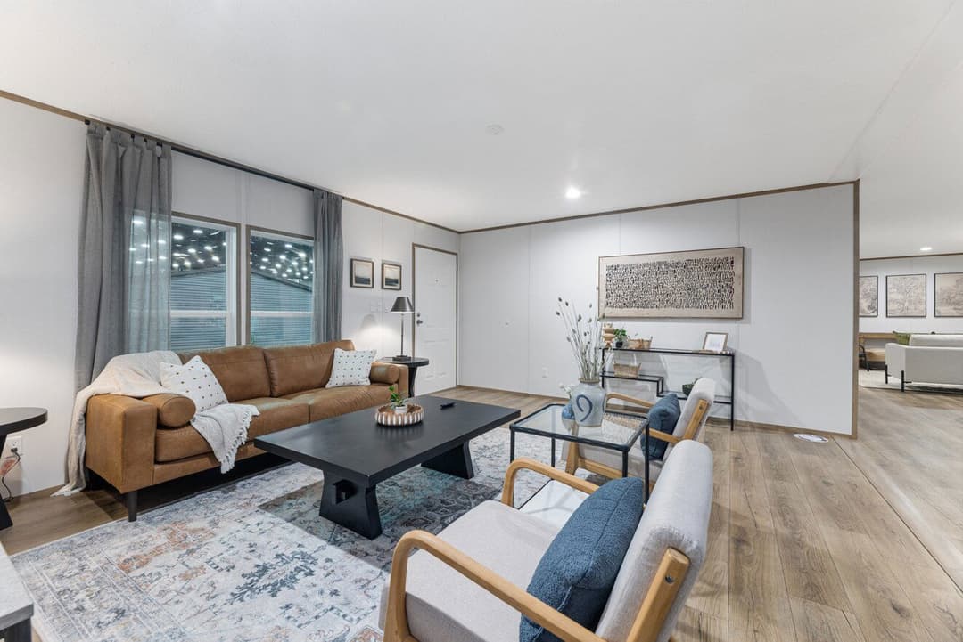 Phoenix 32563a interior home features